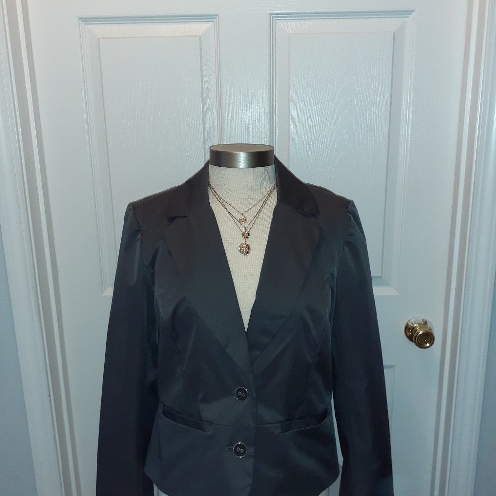 Ladies Grey suit Blazer two buttons in the front t